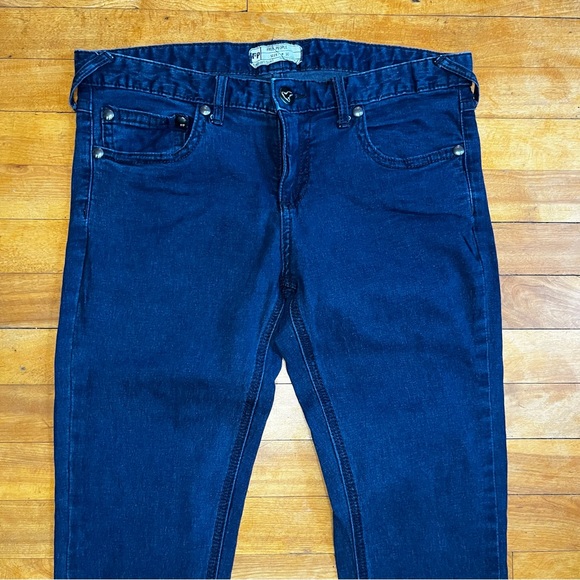FREE PEOPLE Skinny Leg, Dark Blue Wash Jeans - Size 30 - Picture 2 of 12